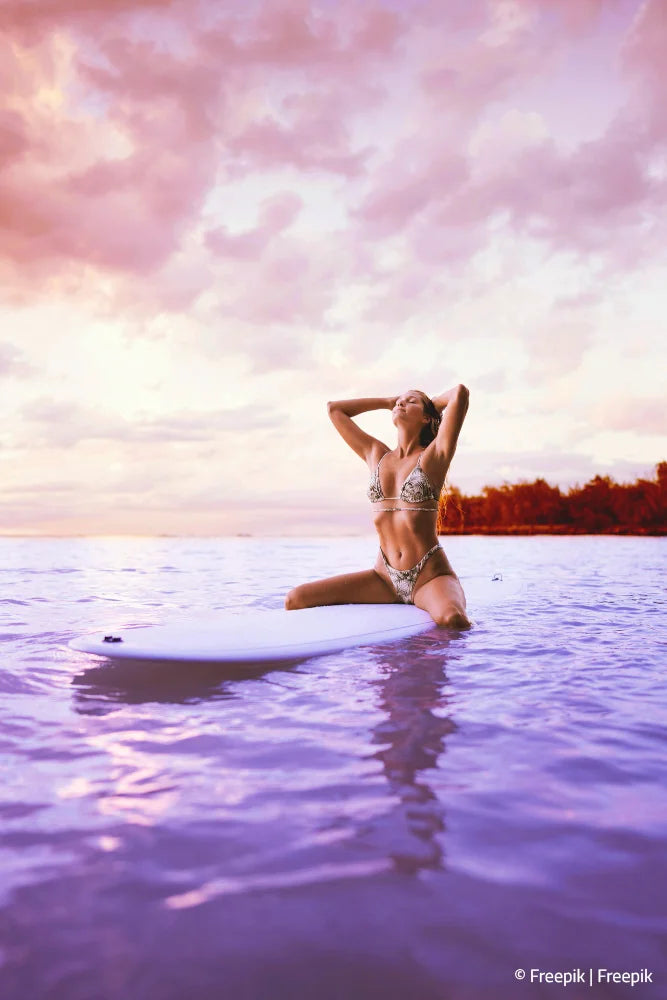 Frau auf dem Surf-Board
