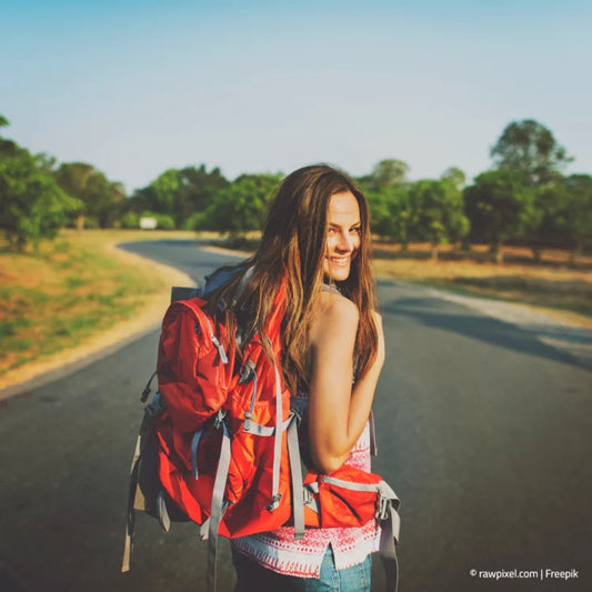 Frau mit Rucksack