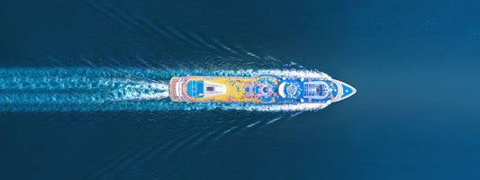 Kreuzfahrtschiff von oben 