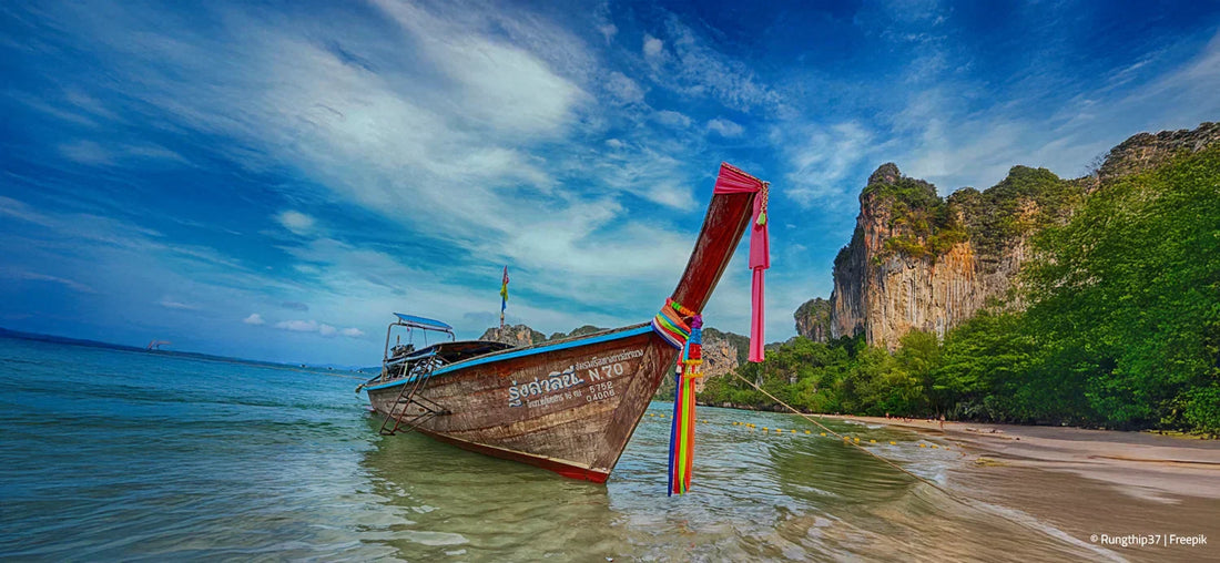 Schiff Thailand am Meer