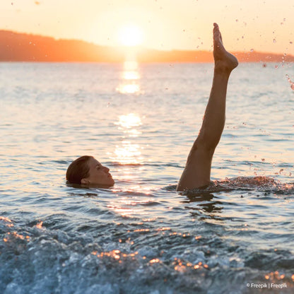Frau im Meer Thalasso Kur