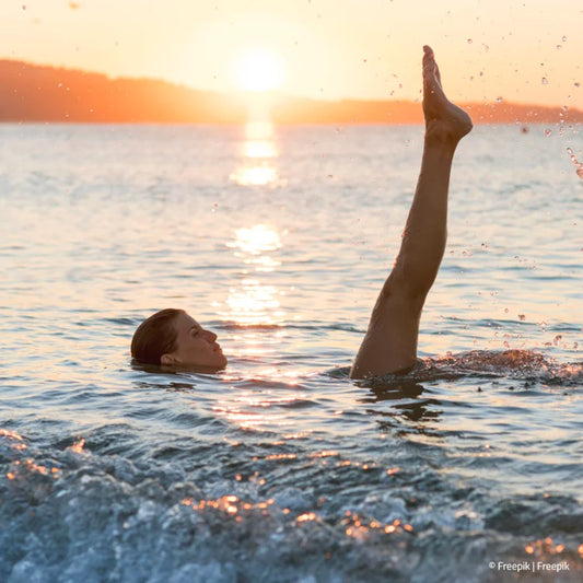 Frau im Meer Thalasso Kur